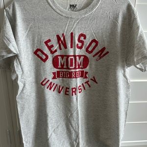 Denison University MOM size medium cotton tshirt from Everest Gear in Granville